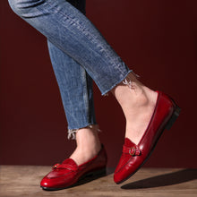Load image into Gallery viewer, [women&#39;s] reunion - buckle loafers - baby calfskin / patina dye (red) x Niloticus crocodile / patina dye (red)
