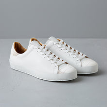 Load image into Gallery viewer, [men&#39;s] Liberte - low-top sneakers - combination toe white on white crocodile
