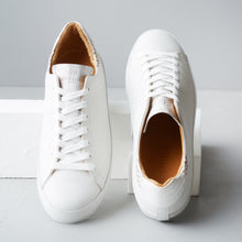 Load image into Gallery viewer, [men&#39;s] Liberte - low-top sneakers - combination tongue white on white crocodile
