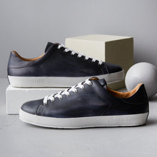 Load image into Gallery viewer, [men&#39;s] Liberte - low-top sneakers - black x gray patina calfskin
