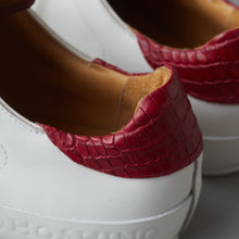 Load image into Gallery viewer, [women&#39;s] Liberte - low-top sneakers - combination tongue white and burgundy crocodile
